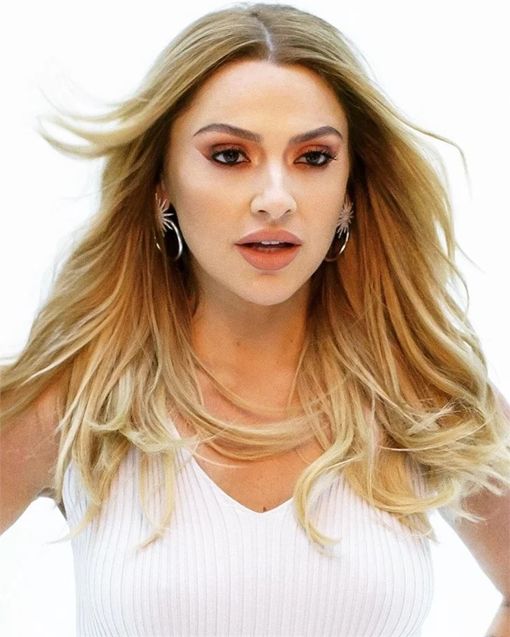 Hadise 'küvet'ten paylaştı! Olay fotoğraf!