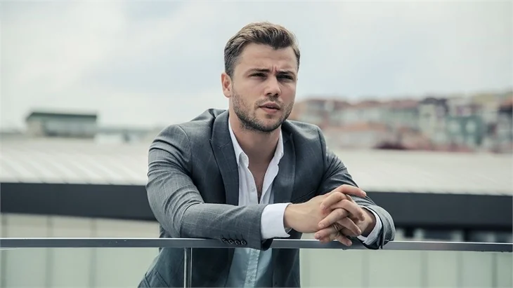 Tolga Sarıtaş'ın rol arkadaşları kimler olacak?