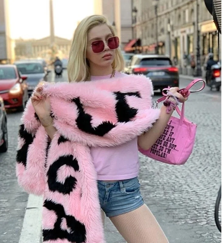 Aleyna Tilki'nin Paris'te Ahmet Kaya'nın mezarına bıraktığı not olay oldu!