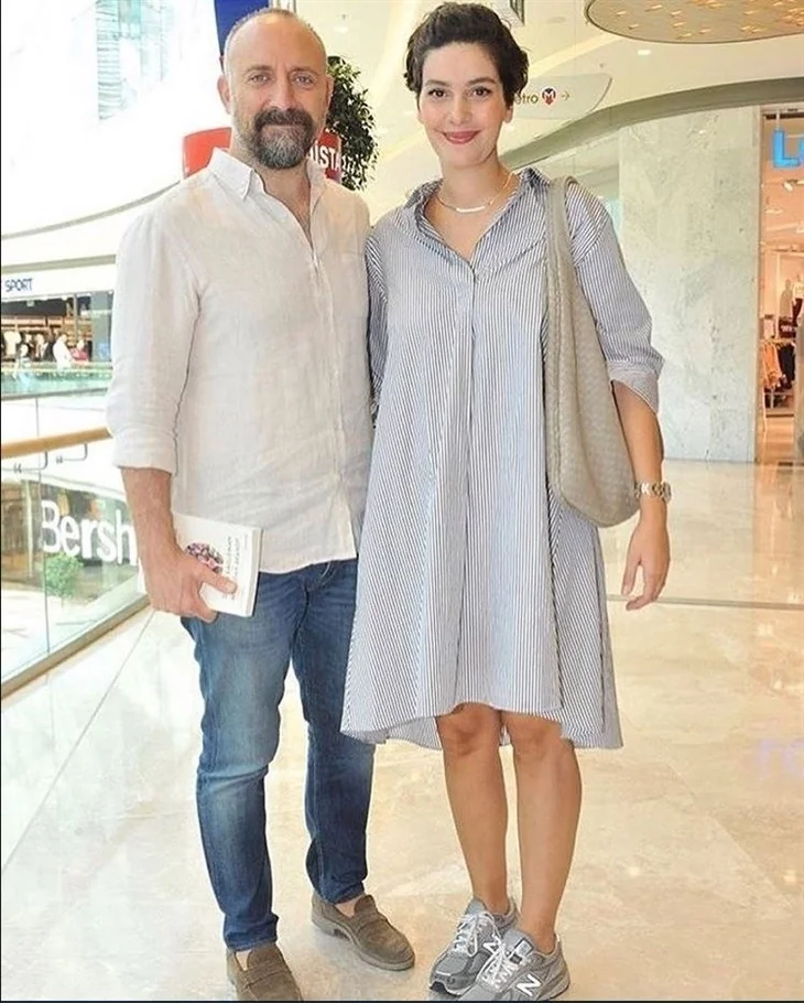 Bergüzar Korel'in yeni imajı dikkat çekti!
