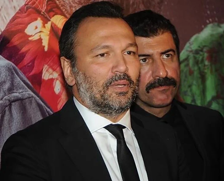 Ali Sunal, galada hüngür hüngür ağladı!
