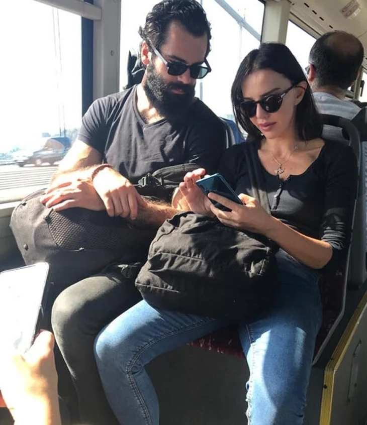 Hande Ataizi halk otobüsünde görüntülendi!