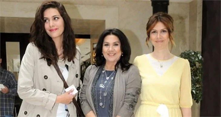 Bergüzar Korel'in kardeşi temizlik görevlisi oldu!