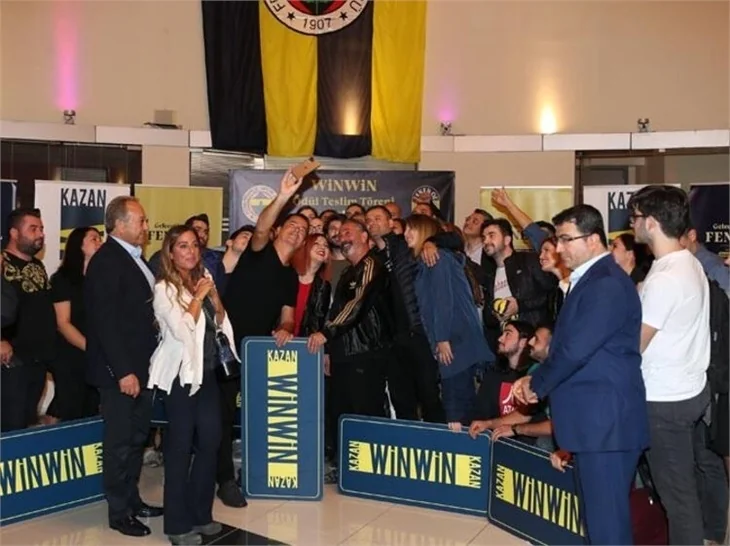 Cem Yılmaz, Fenerbahçeli taraftarlarla buluştu!