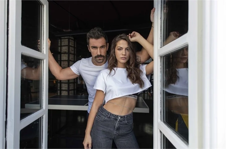 Demet Özdemir ve İbrahim Çelikkol'un dizisinden ilk fotoğraflar geldi!