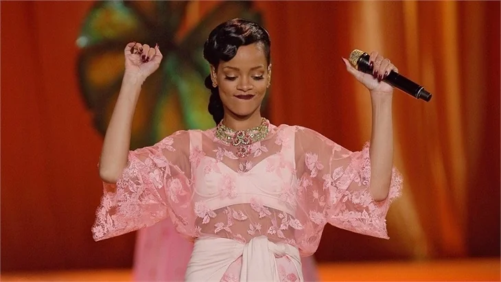 Rihanna: "Trump akıl hastası!"