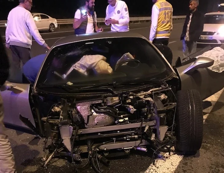 Acun Ilıcalı: "Talihsiz bir trafik kazası geçirdim"