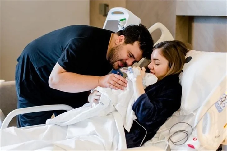 İşte Eser Yenenler'in bebeğinin iç ısıtan fotoğrafları!