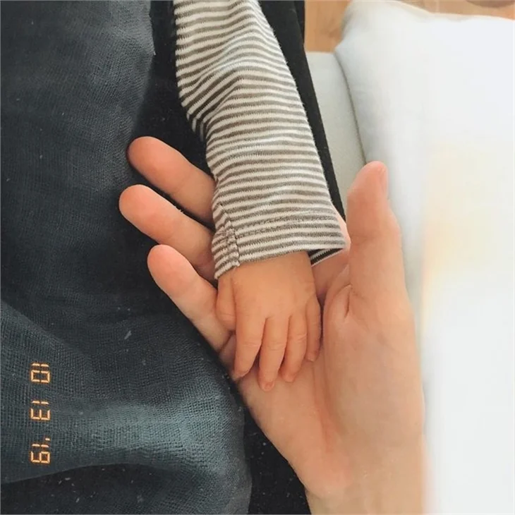 İşte Eser Yenenler'in bebeğinin iç ısıtan fotoğrafları!