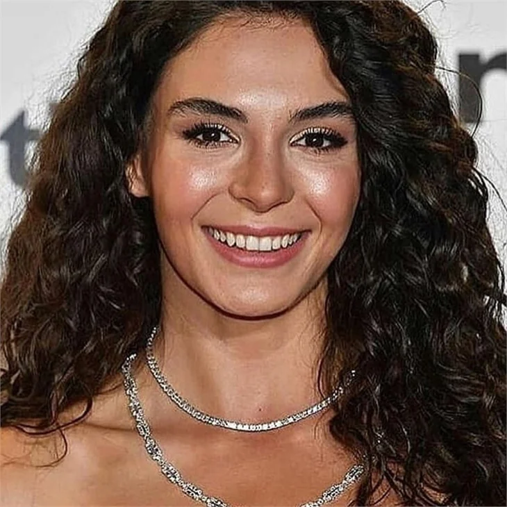 Cannes'a Türk akını! Burak Özçivit, Ebru Şahin, Akın Akınözü...