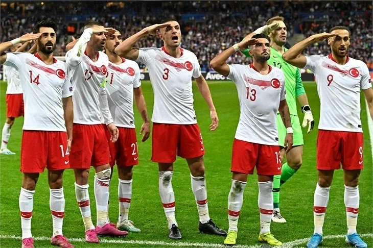 Harikasın Milli Takım! Selamı bu defa Fransa'da çaktık!