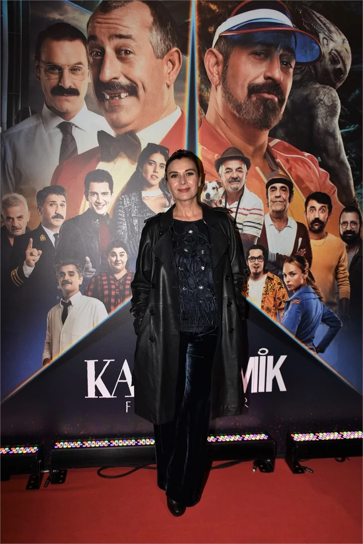 Cem Yılmaz'ın Karakomik Filmler'i gala yaptı!