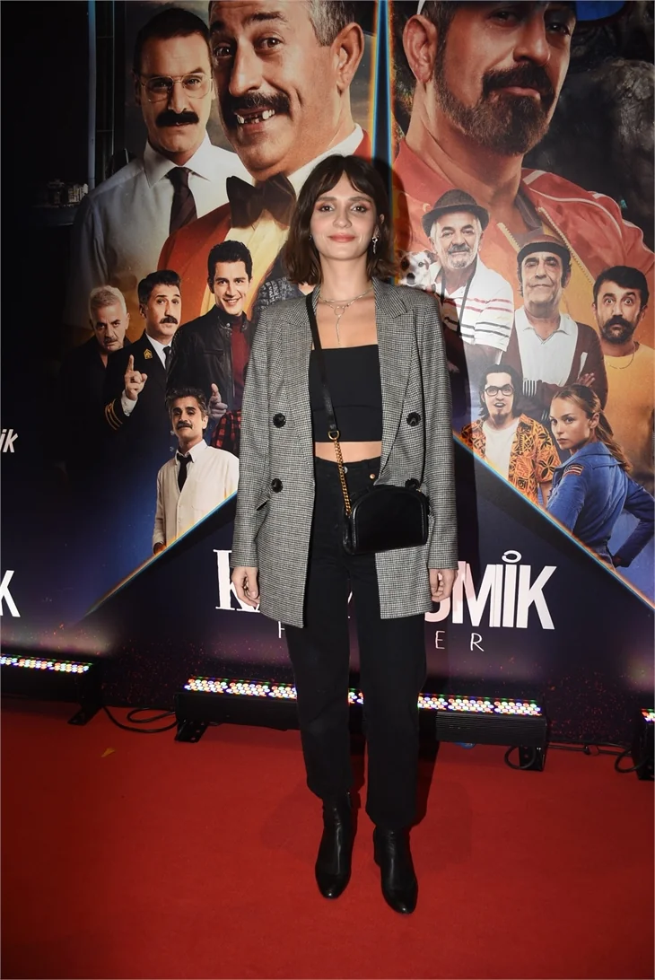 Cem Yılmaz'ın Karakomik Filmler'i gala yaptı!