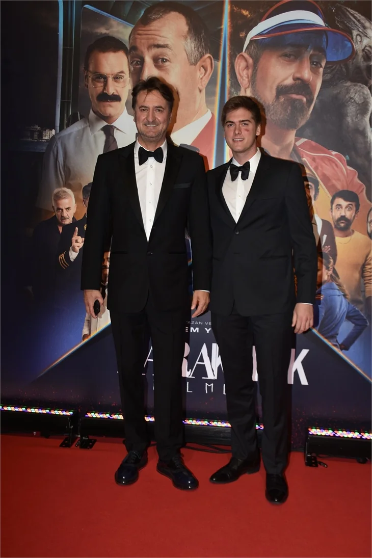 Cem Yılmaz'ın Karakomik Filmler'i gala yaptı!