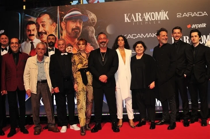 Karakomik Filmler'in galasına ünlü yağmuru!