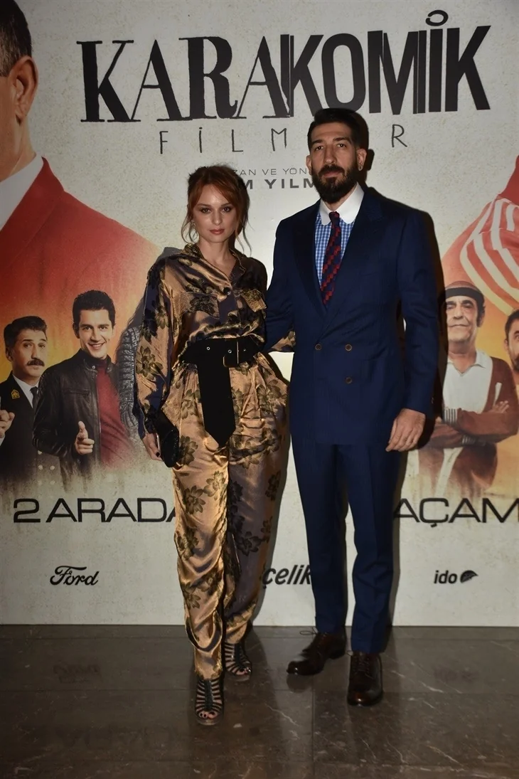 Karakomik Filmler'in galasına ünlü yağmuru!