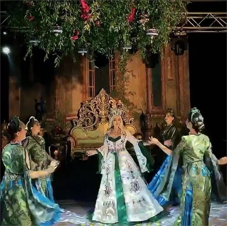 Selin Ciğerci kına gecesi yaptı!