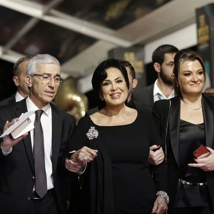 Altın Portakal'da kırmızı halıda şıklık yarışı!