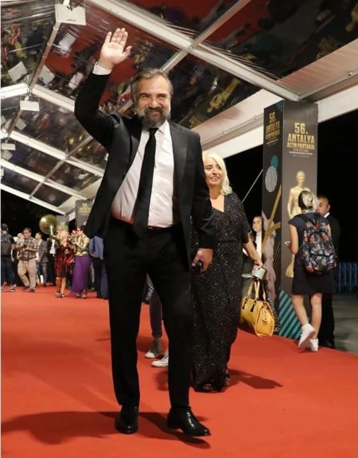 Altın Portakal'da kırmızı halıda şıklık yarışı!