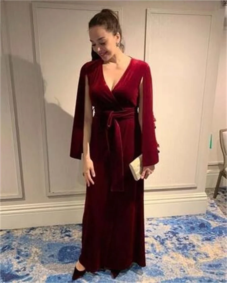 Azra Akın'dan romantik pozlar! "Ne güzel kadınsın!"