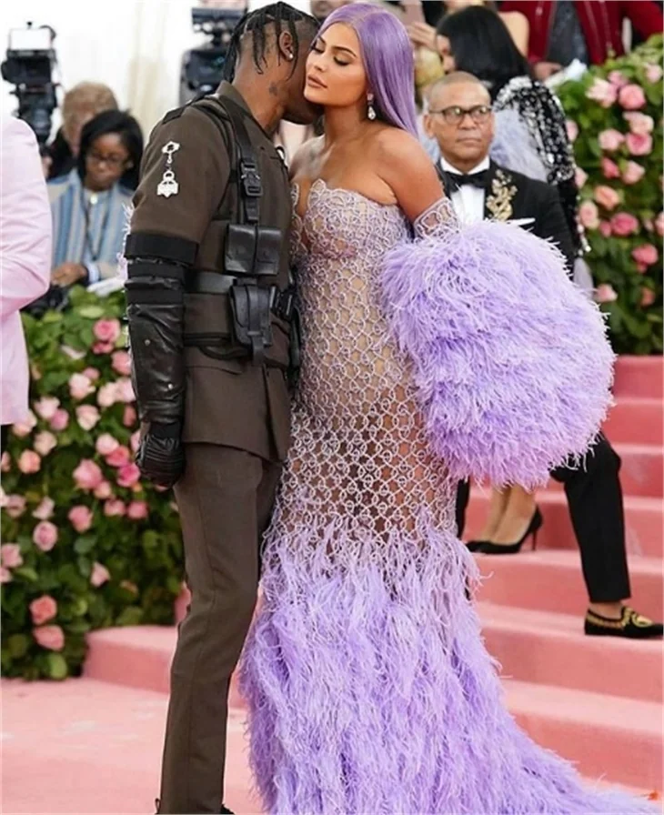 Kylie Jenner'dan cadılar bayramı sürprizi!
