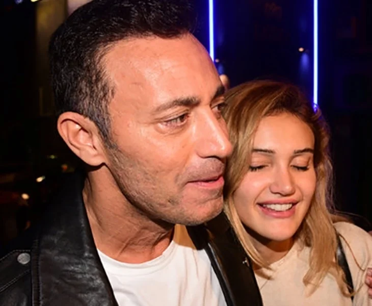 Mustafa Sandal asistanını basına tanıttı!
