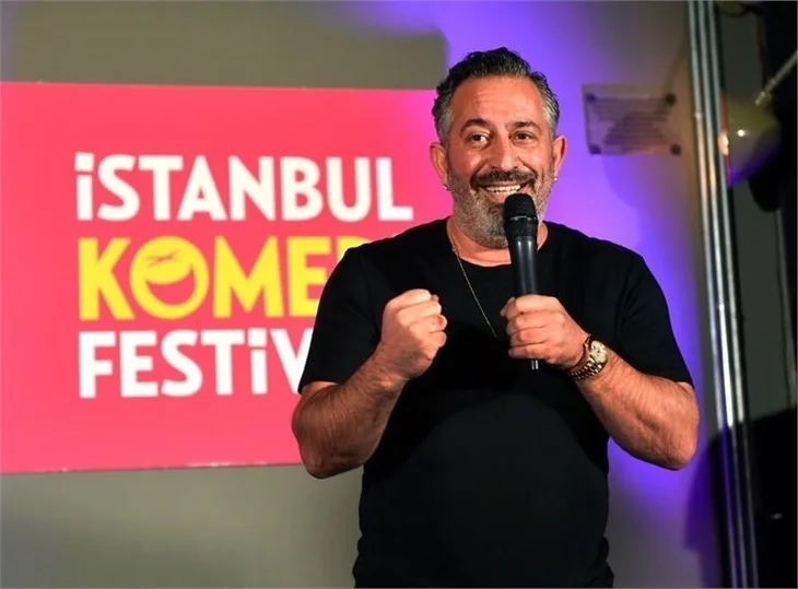 Cem Yılmaz yine kırdı geçirdi!