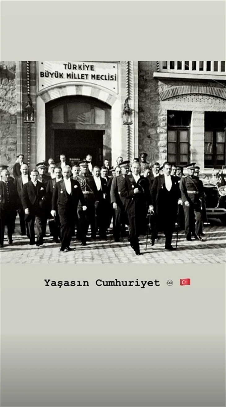 Ünlülerin 29 Ekim Cumhuriyet Bayramı paylaşımları!