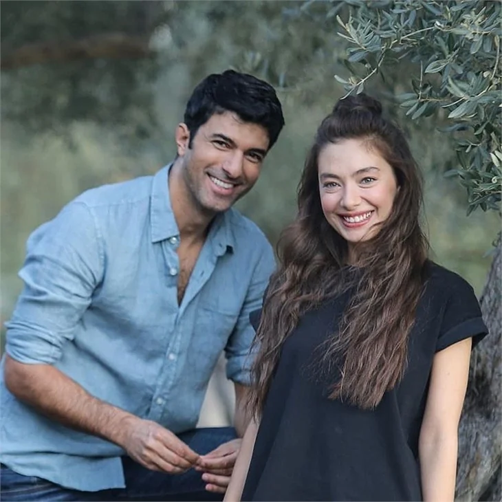 Engin Akyürek ile Neslihan Atagül yıllar öncesine döndü!