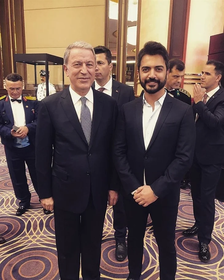Kabul törenine ünlü isimler akın etti!