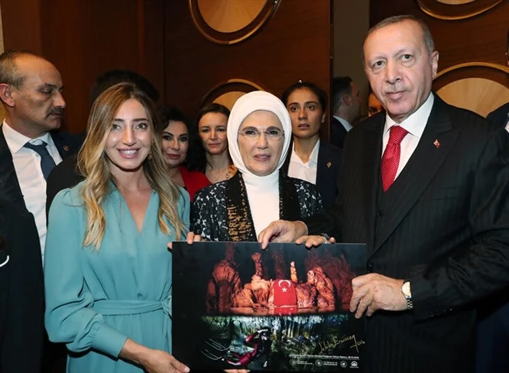 Kabul törenine ünlü isimler akın etti!