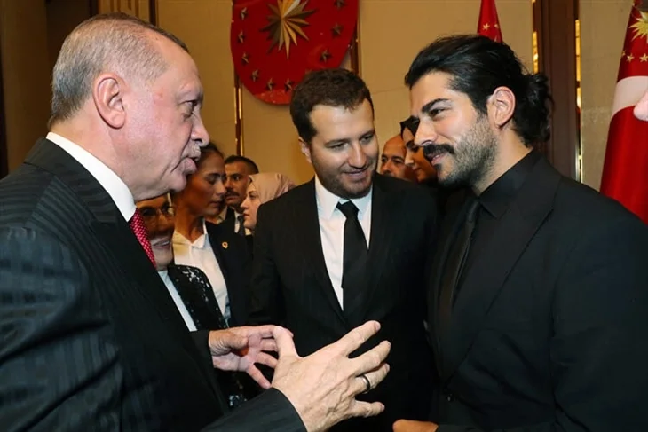 Kabul törenine ünlü isimler akın etti!
