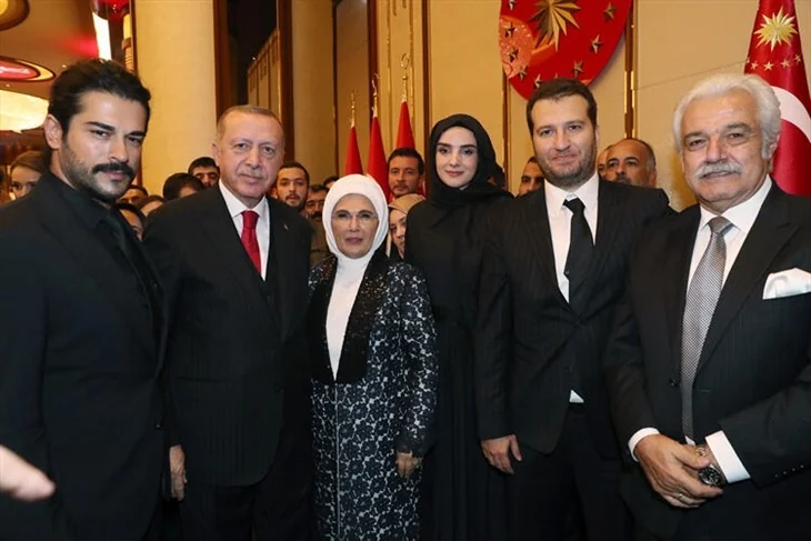 Kabul törenine ünlü isimler akın etti!