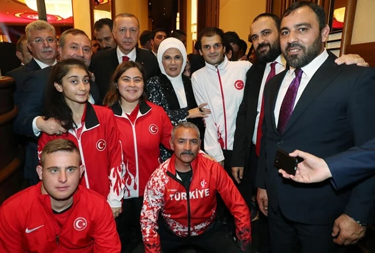 Kabul törenine ünlü isimler akın etti!