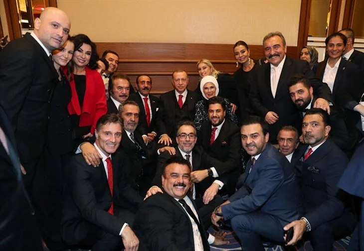 Kabul törenine ünlü isimler akın etti!