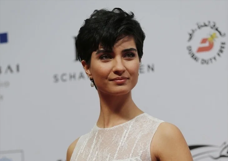 Tuba Büyüküstün gözyaşlarını tutamadı!