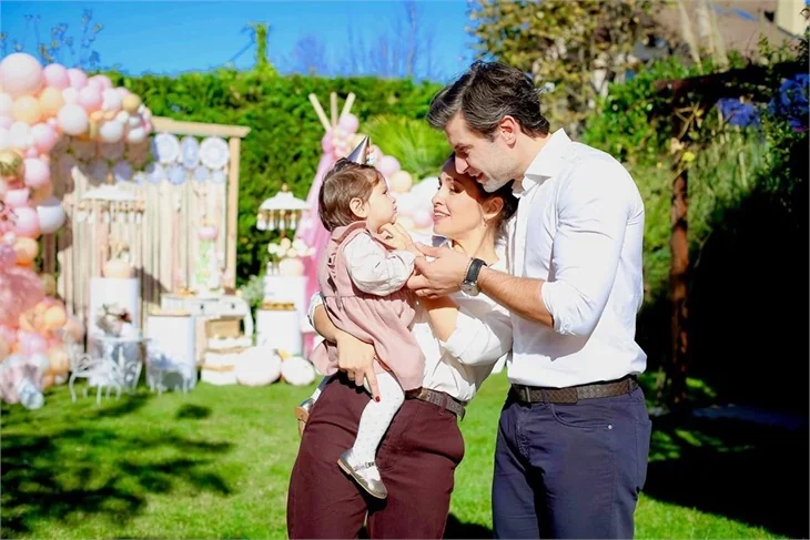 Aslı Tandoğan'dan kızına çay partisi!