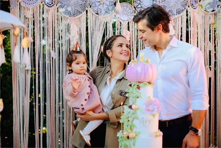 Aslı Tandoğan'dan kızına çay partisi!