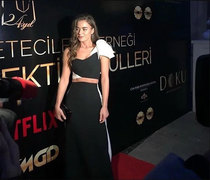 Ödül töreninde güzeller geçidi!