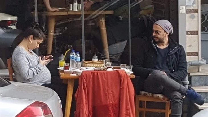 Hazal Kaya ve Ali Atay'ın keyfi yerinde!
