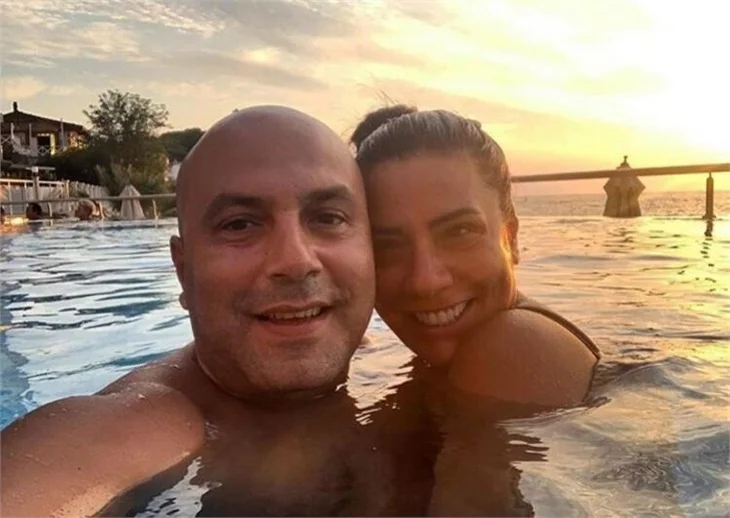 Ünlü şarkıcı boşanıyor!