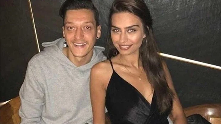 Amine Gülşe, Mesut için ders alıyor!