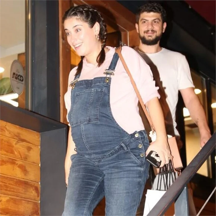 Hazal Kaya'nın acelesi var!