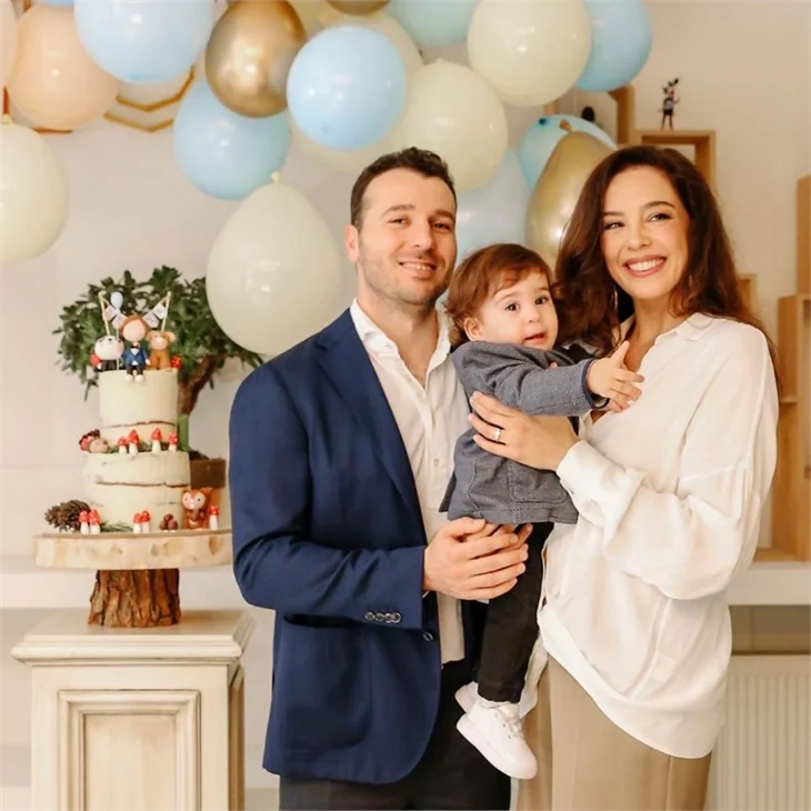 Azra Akın'ın oğlu Demir 1 yaşında!