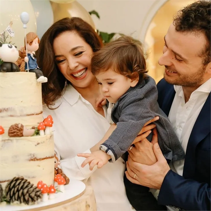 Azra Akın'ın oğlu Demir 1 yaşında!