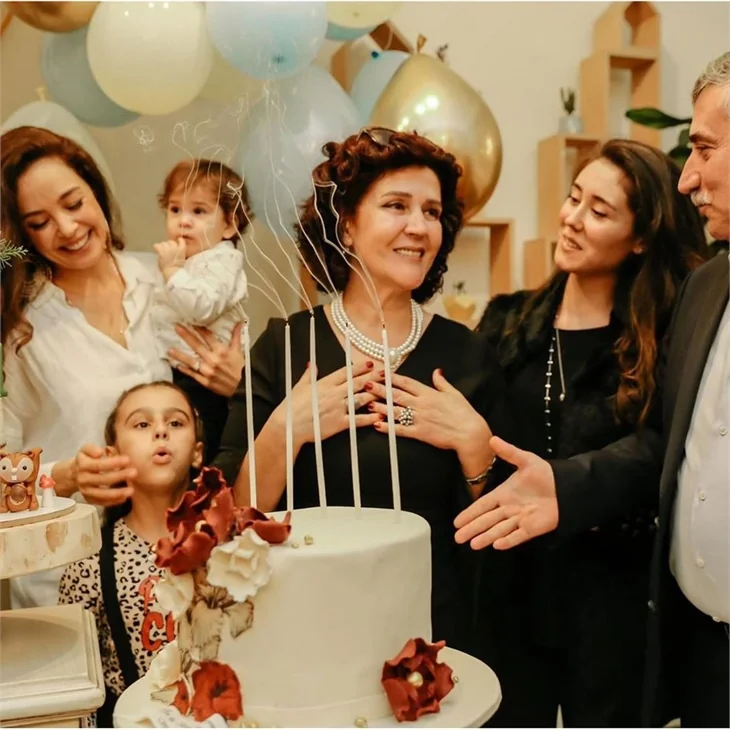 Azra Akın'ın oğlu Demir 1 yaşında!