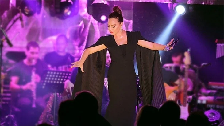 Ünlülerin Ebru Gündeş yarışı!