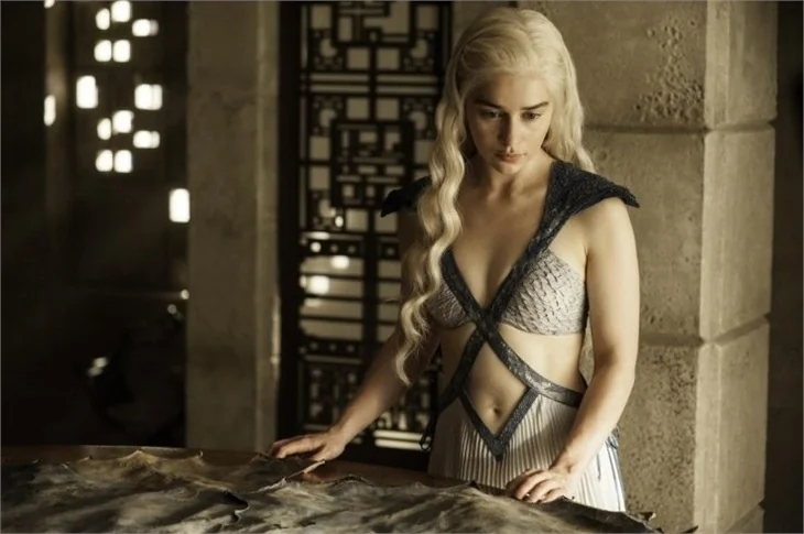 Emilia Clarke'dan itiraf: "Sevişme sahnelerinde..."
