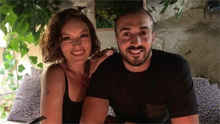 Ezgi Mola'nın sevgilisi Mustafa Aksakallı: "3 ay önce evlendik"