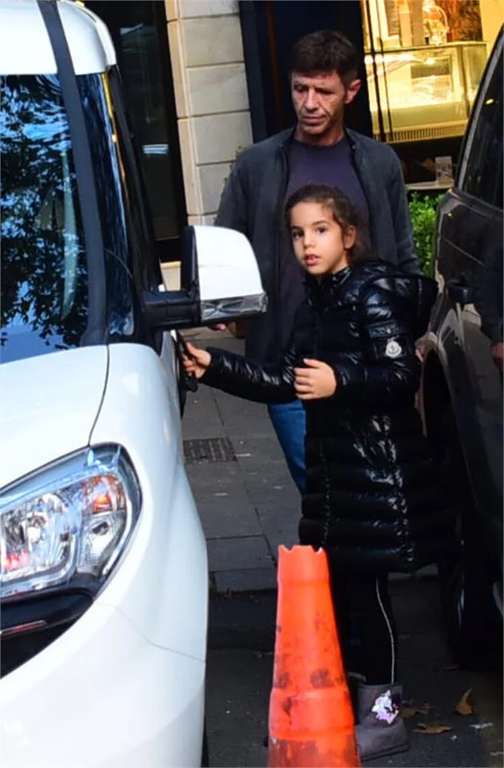 Ebru Gündeş'in kızı Alara 5 yıl sonra görüntülendi!
